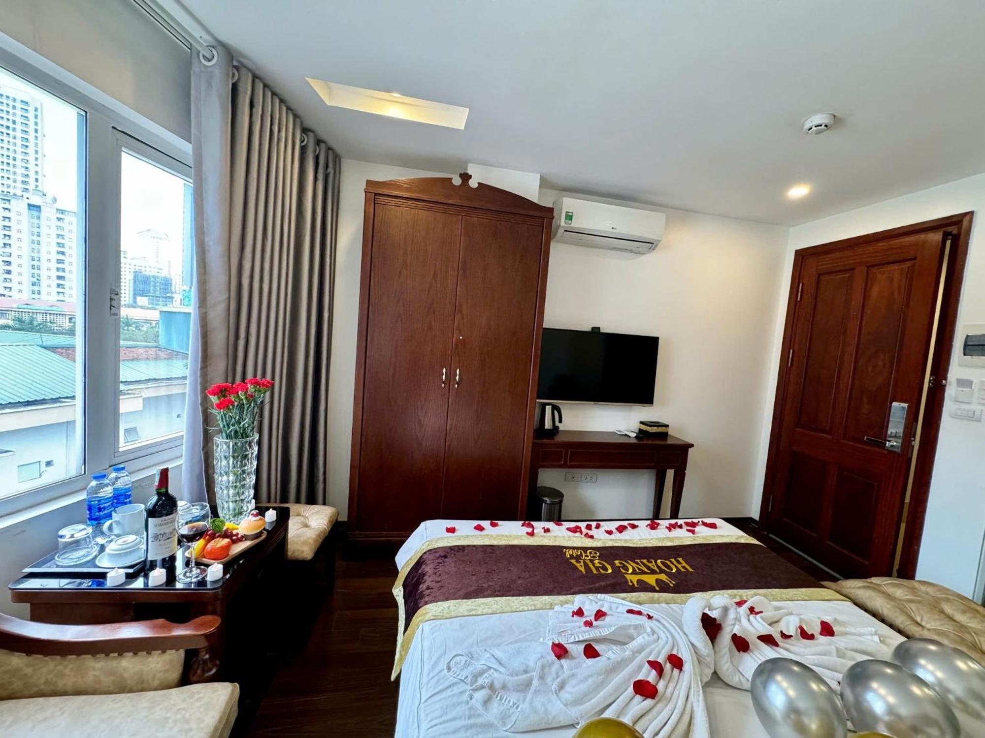 Hoang Gia Hotel Nhan Hoa Hanoi Exterior photo