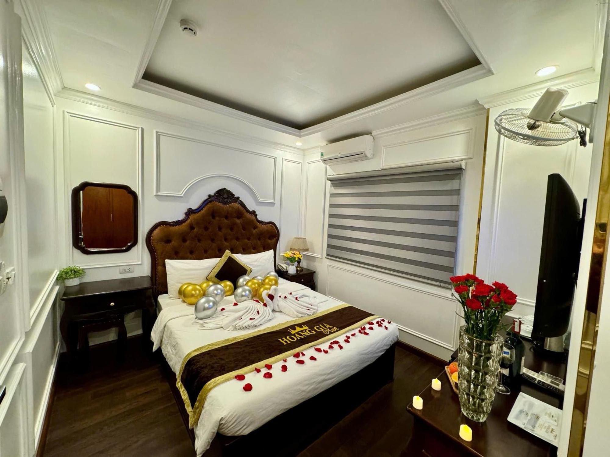 Hoang Gia Hotel Nhan Hoa Hanoi Exterior photo