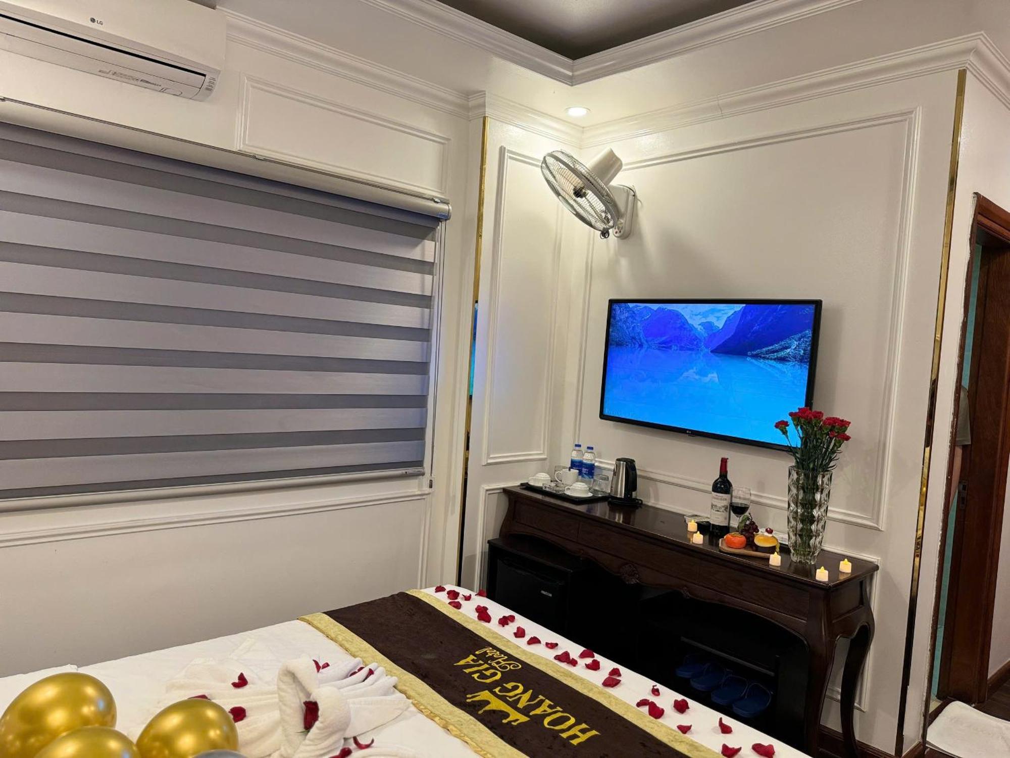 Hoang Gia Hotel Nhan Hoa Hanoi Exterior photo