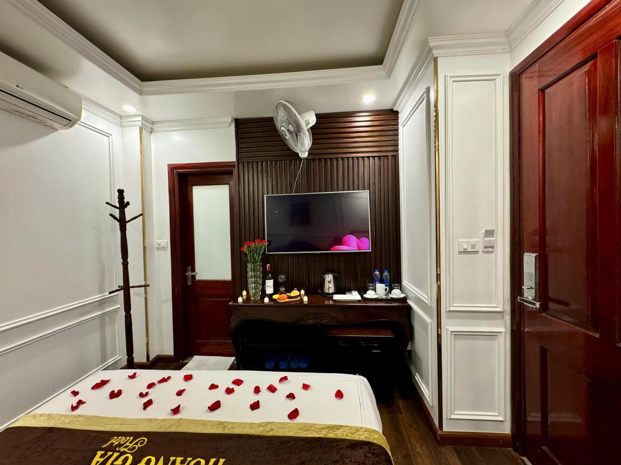 Hoang Gia Hotel Nhan Hoa Hanoi Exterior photo