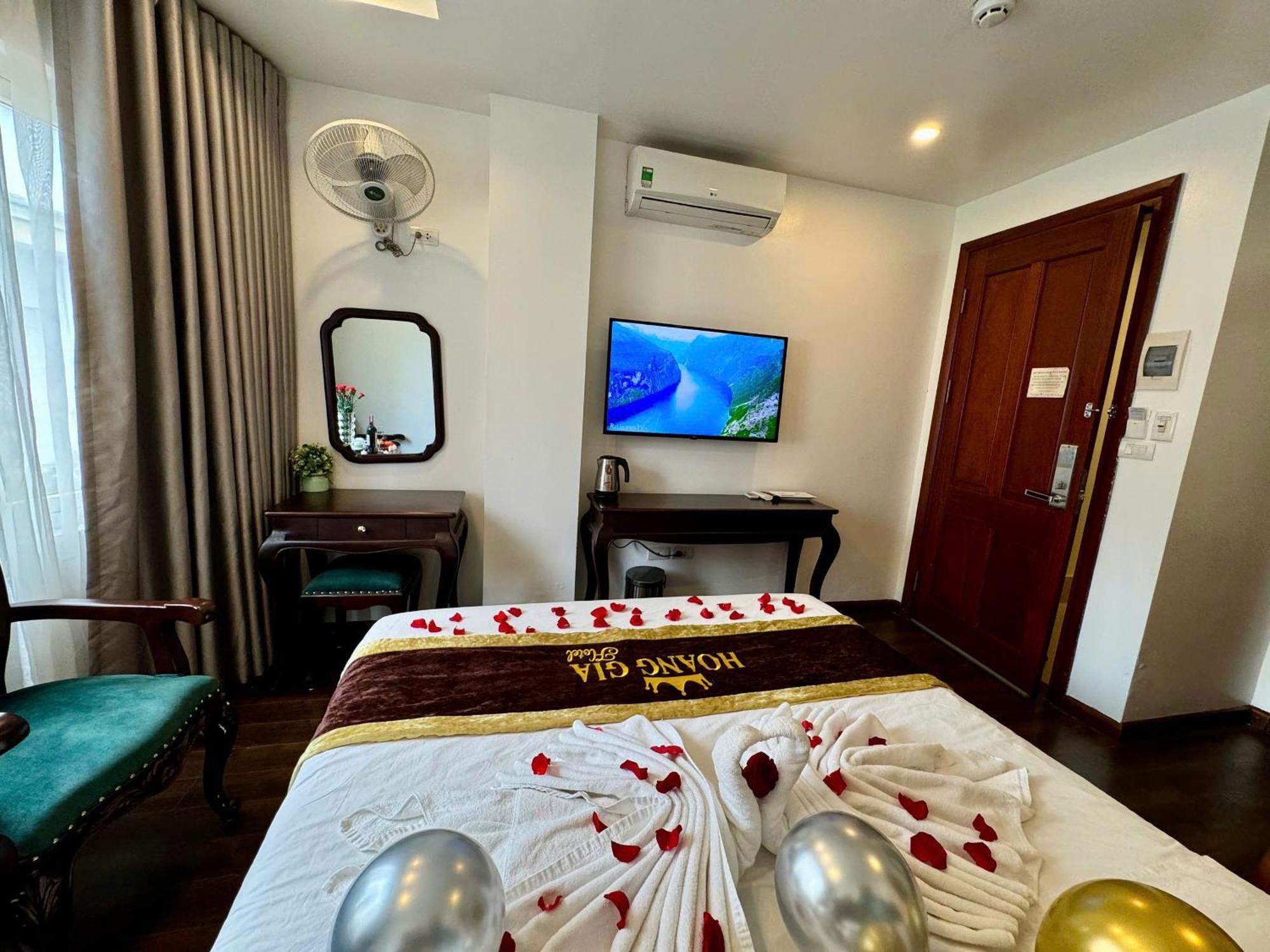 Hoang Gia Hotel Nhan Hoa Hanoi Exterior photo