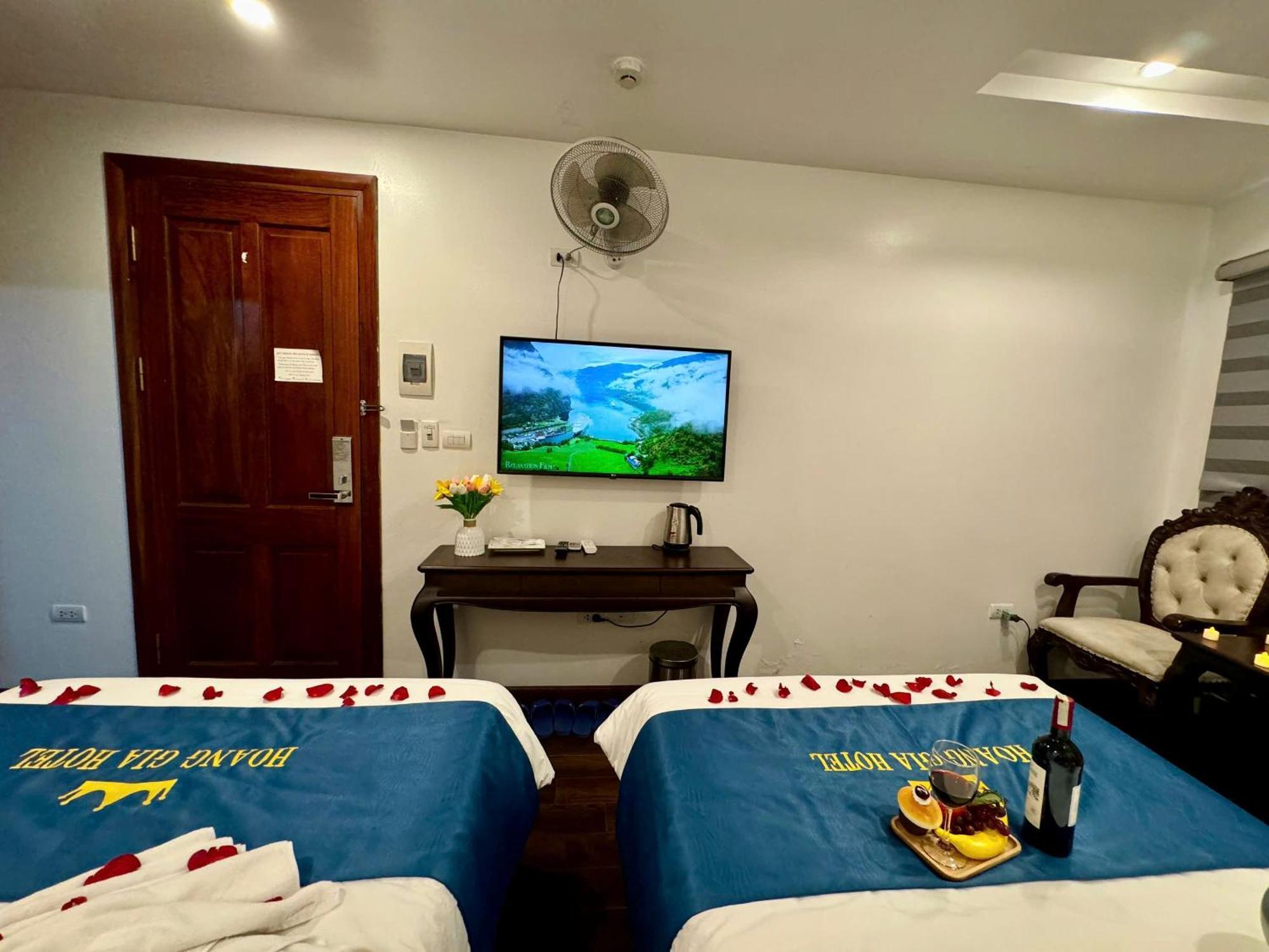 Hoang Gia Hotel Nhan Hoa Hanoi Exterior photo